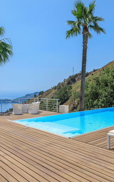 Villa Elysium: Ansichten, Außen, Draussen, Schwimmbad