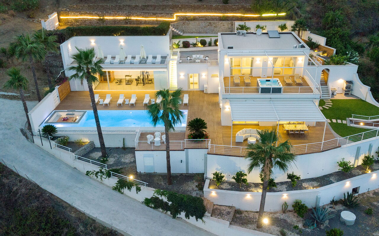 Villa Elysium: Außen, Draussen, Schwimmbad