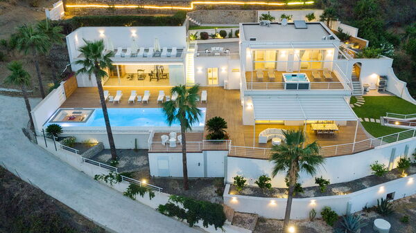 Villa Elysium: Außen, Draussen, Schwimmbad