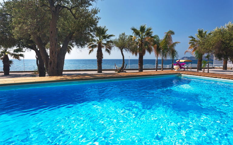 Villa Bellasia: Ansichten, Außen, Draussen, Schwimmbad