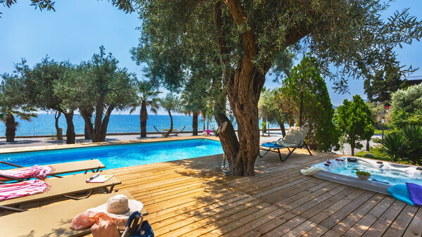 Villa Bellasia: Ansichten, Außen, Draussen, Schwimmbad