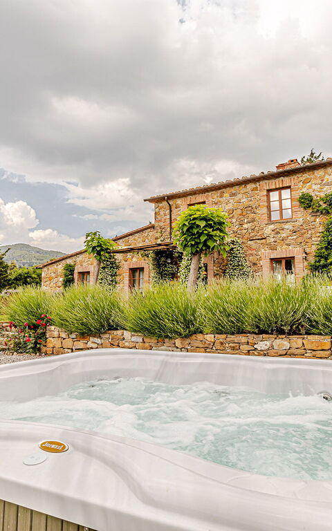 Chateau La Siroque: Außen, Draussen, Garten, Whirlpool