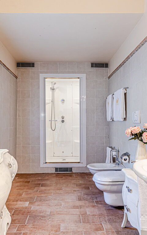 Chateau La Siroque: Bad