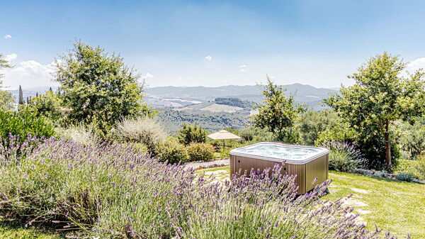 Chateau la Siroque: Ansichten, Außen, Draussen, Garten, Whirlpool