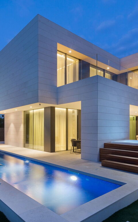 Orvas Villa 82: Ansichten, Garten, Schwimmbad, Whirlpool