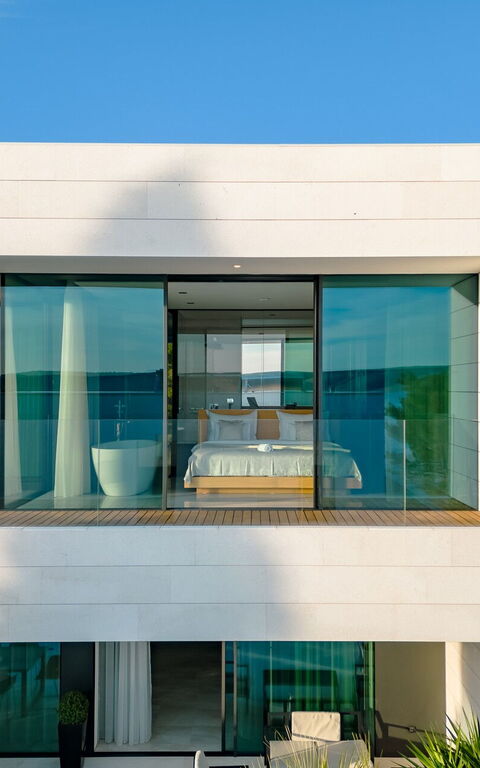 Orvas Villa 82: Ansichten, Außen