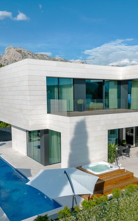 Orvas Villa 82: Ansichten, Außen, Garten, Schwimmbad, Whirlpool