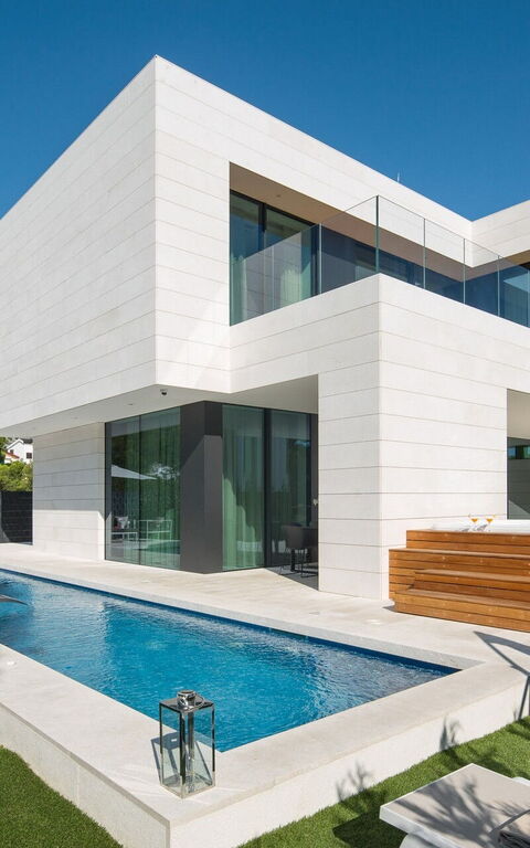 Orvas Villa 82: Ansichten, Außen, Garten, Schwimmbad, Whirlpool