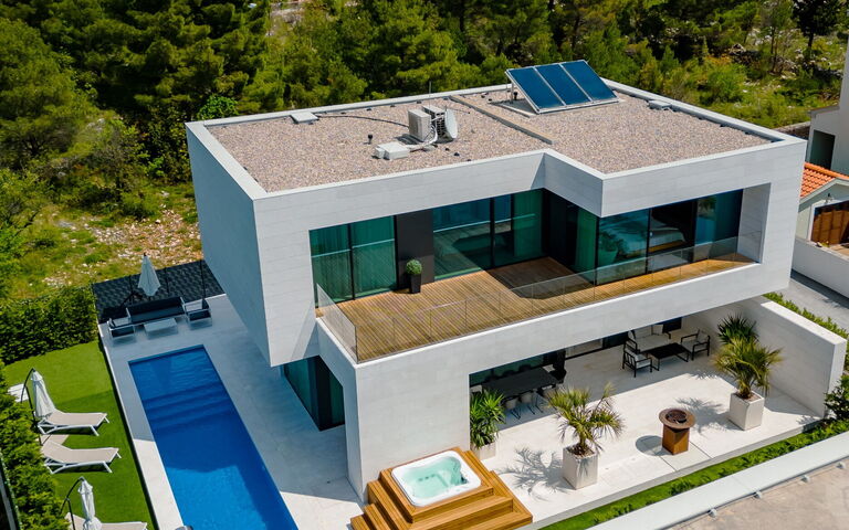 Orvas Villa 82: Ansichten, Außen, Garten, Schwimmbad, Whirlpool