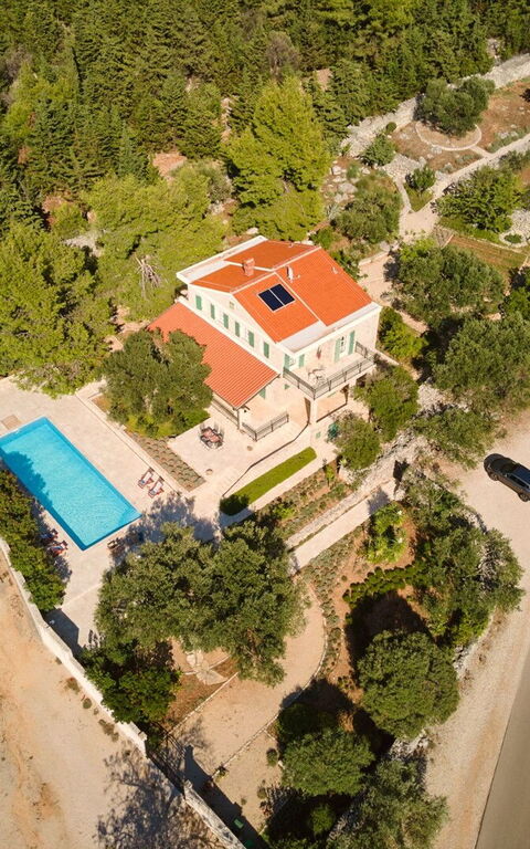 Orvas Villa 189: Ansichten, Außen