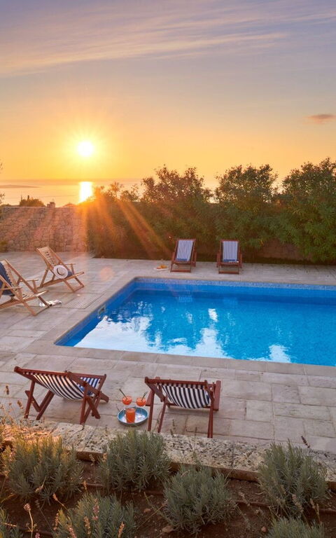 Orvas Villa 189: Garten, Schwimmbad