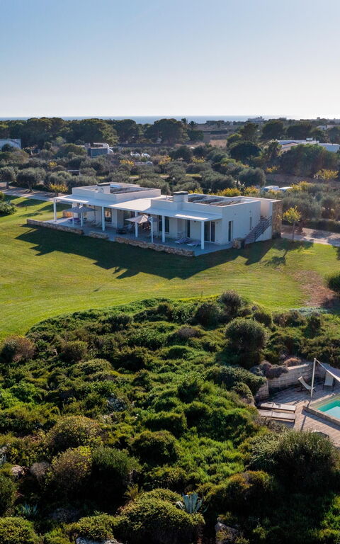 Villa Partenope: Ansichten, Garten, Schwimmbad