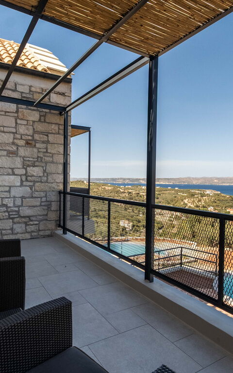 Villa Seiri: Ansichten, Außen, Balkon / Terrasse / Patio, Draussen, Schwimmbad