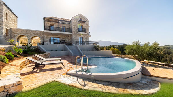 Villa Falcos: Außen, Draussen, Schwimmbad