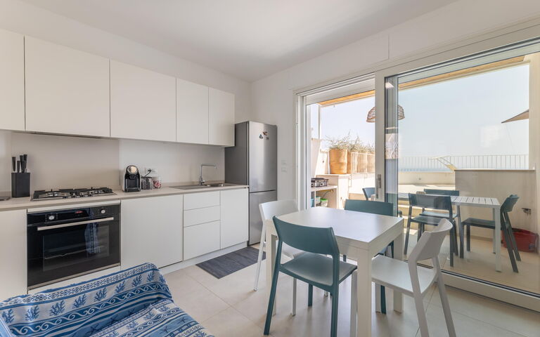 Marinaia Gran Vista Mare: Esszimmer, Küche, Wohnzimmer