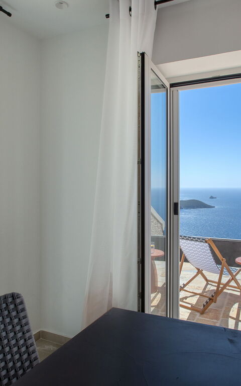 Villa Thea Mare Levantes: Ansichten, Esszimmer, Küche