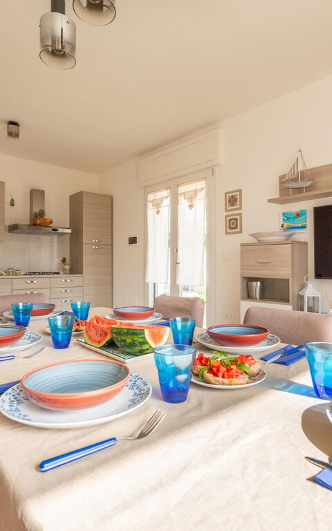 Villa Palibella: Esszimmer, Küche, Wohnzimmer