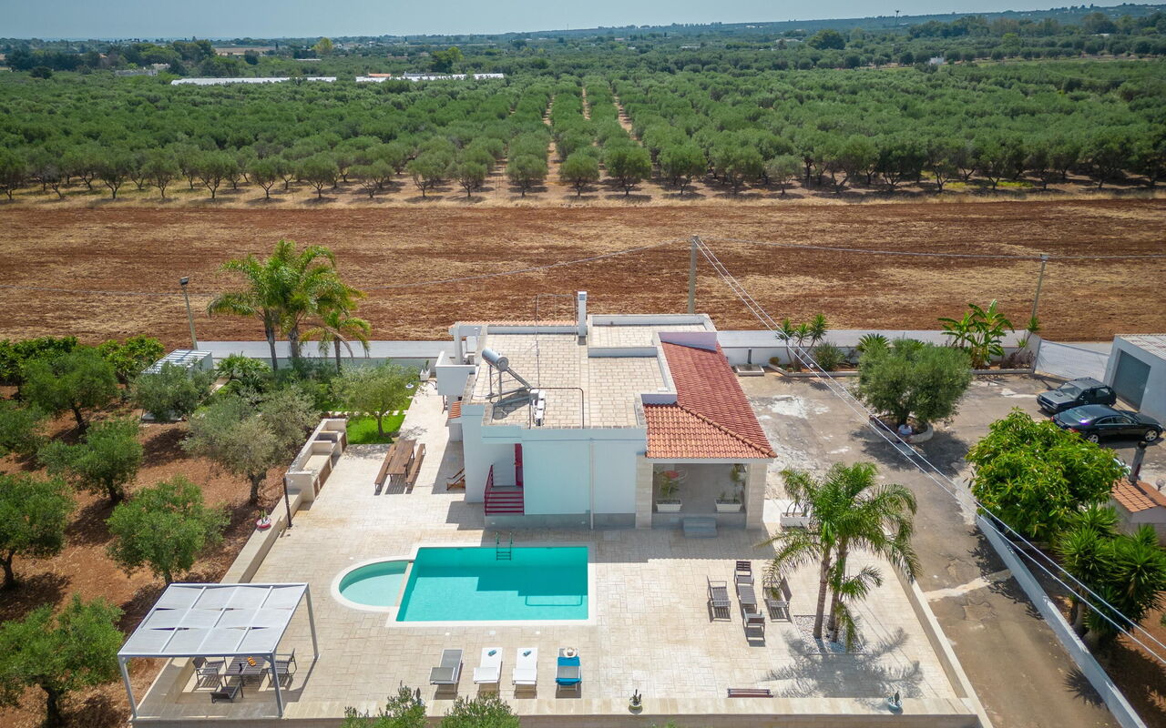 Villa Dolcevivere: Ansichten, Außen, Draussen, Schwimmbad, Sommer