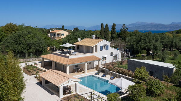 Villa Armonia: Ansichten, Außen, Draussen, Schwimmbad