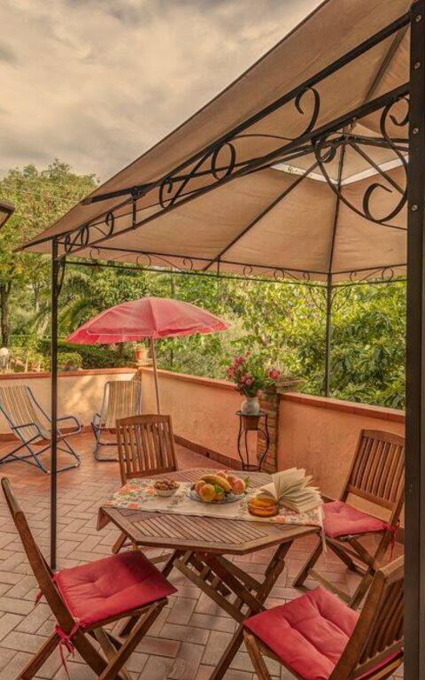 Leccino: Ansichten, Außen, Balkon / Terrasse / Patio, Draussen