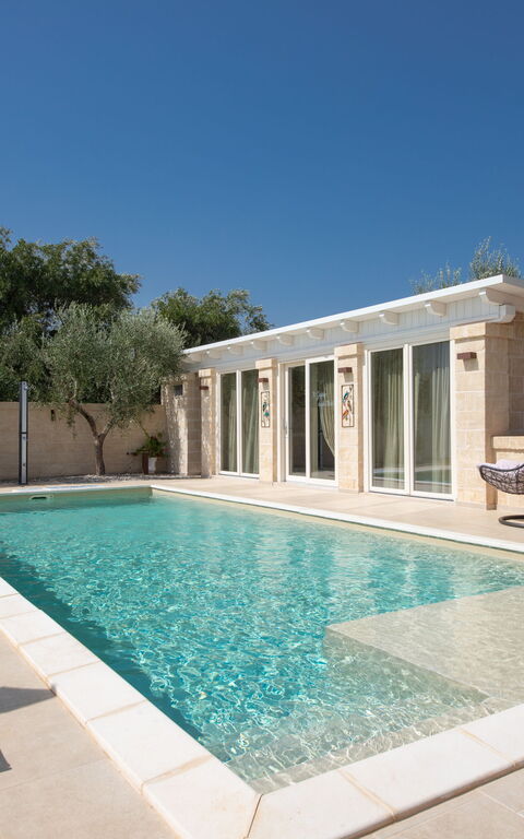 Terra Mater: Außen, Draussen, Schwimmbad