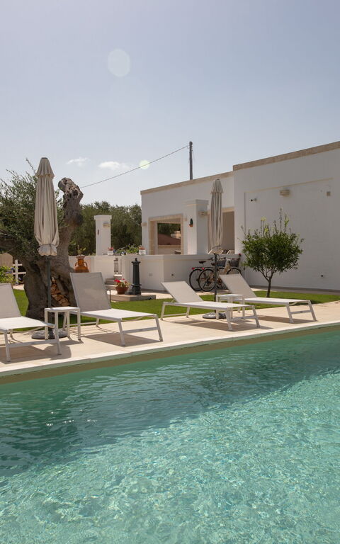 Terra Mater: Außen, Draussen, Schwimmbad