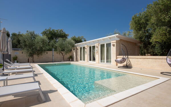 Terra Mater: Außen, Draussen, Schwimmbad