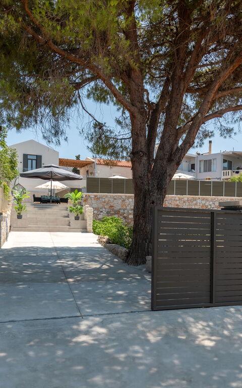 Villa Paul: Außen, Draussen, Haupteingang