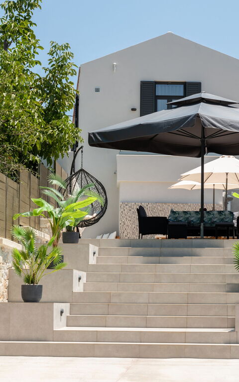 Villa Paul: Außen, Draussen, Haupteingang