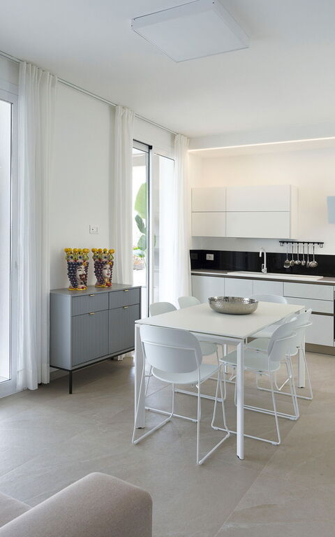 Villa Paradisus: Esszimmer, Küche, Wohnzimmer