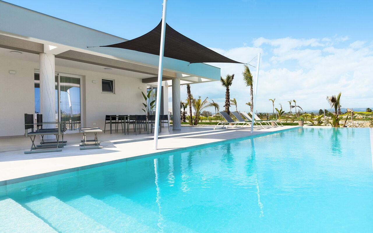 Villa Paradisus: Außen, Draussen, Schwimmbad