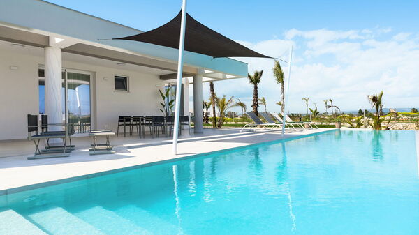 Villa Paradisus: Außen, Draussen, Schwimmbad