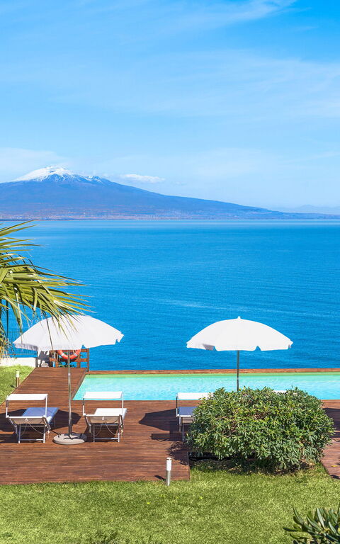 Villa Coralia: Ansichten, Außen, Draussen, Garten, Schwimmbad