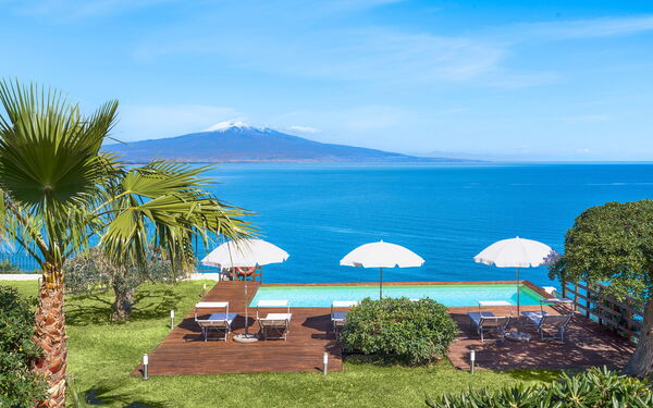 Villa Coralia: Ansichten, Außen, Draussen, Garten, Schwimmbad