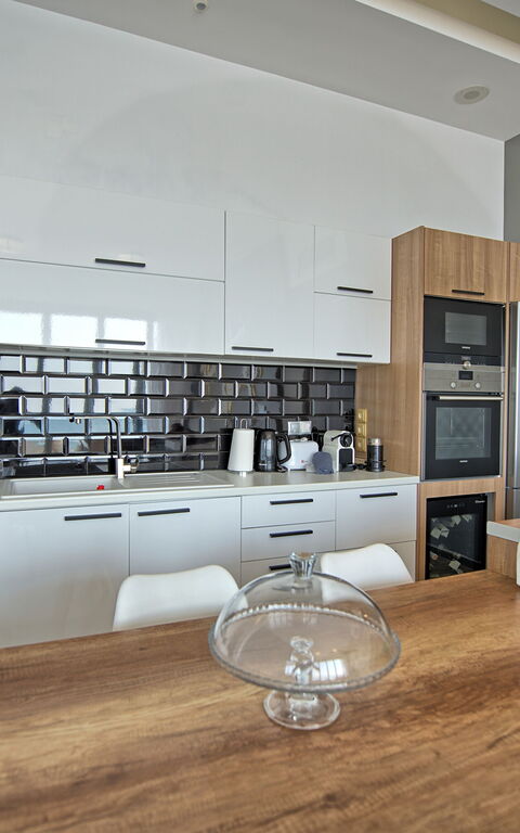 Villa Sapphire: Esszimmer, Küche