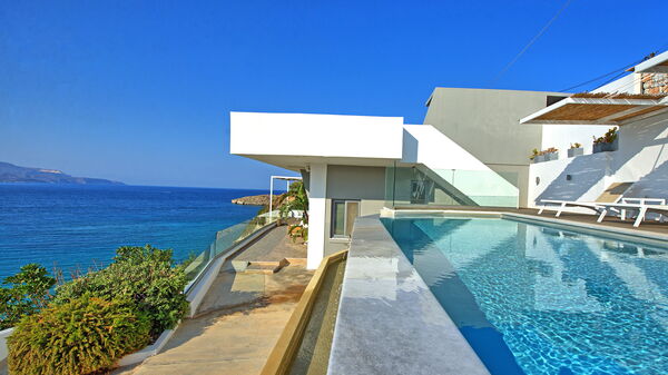 Villa Sapphire: Ansichten, Draussen, Schwimmbad