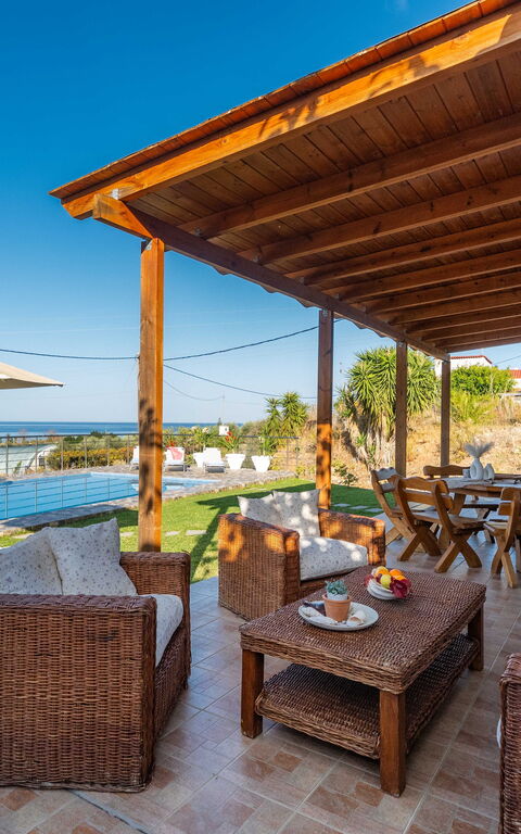 Villa Rose: Ansichten, Außen, Balkon / Terrasse / Patio, Draussen, Garten, Schwimmbad