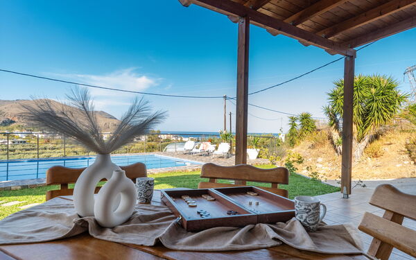 Villa Rose: Ansichten, Außen, Balkon / Terrasse / Patio, Draussen, Garten, Schwimmbad