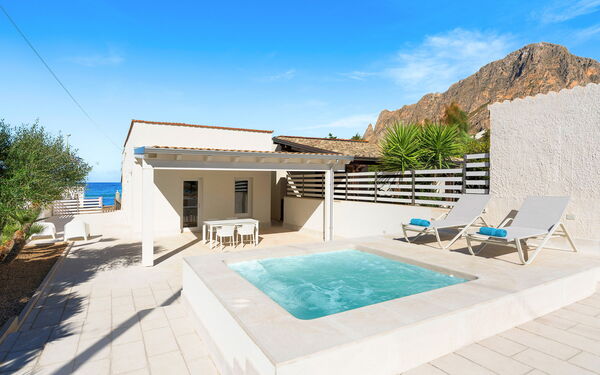 La Siesta: Außen, Draussen, Schwimmbad