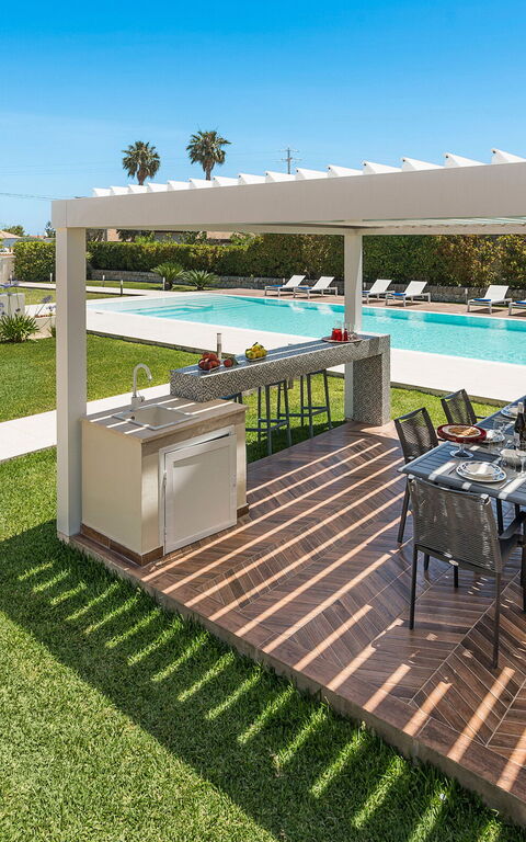 Villa Dilecta: Außen, Balkon / Terrasse / Patio, Draussen, Garten, Schwimmbad