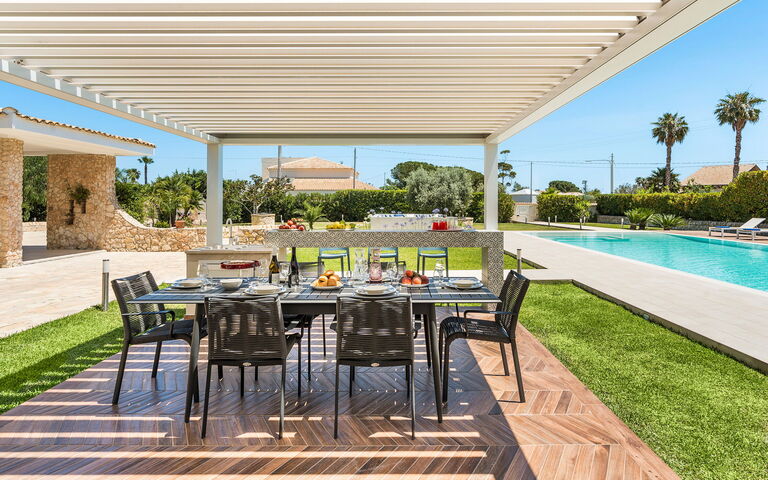 Villa Dilecta: Außen, Balkon / Terrasse / Patio, Draussen, Garten, Schwimmbad