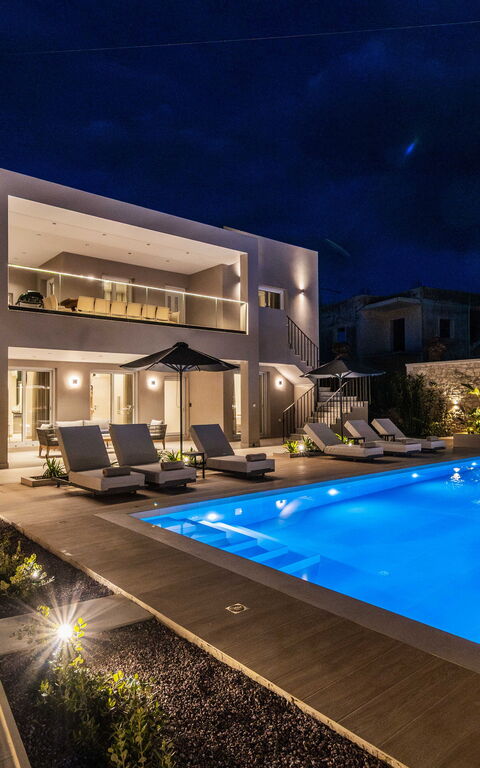 Villa Serenity: Ansichten, Außen, Draussen, Schwimmbad