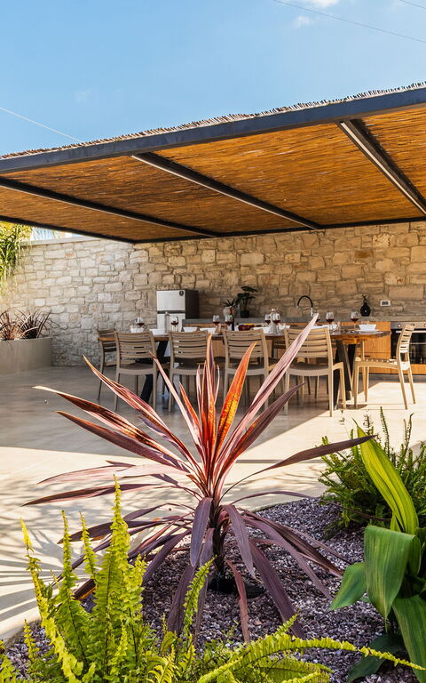 Villa Serenity: Balkon / Terrasse / Patio, Draussen, Garten