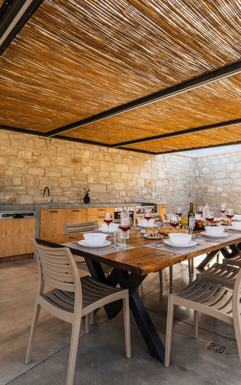 Villa Serenity: Balkon / Terrasse / Patio, Draussen