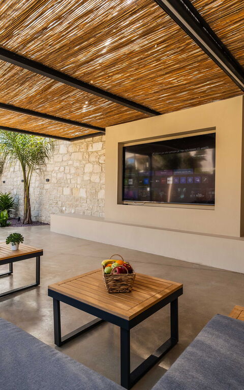 Villa Serenity: Balkon / Terrasse / Patio, Draussen