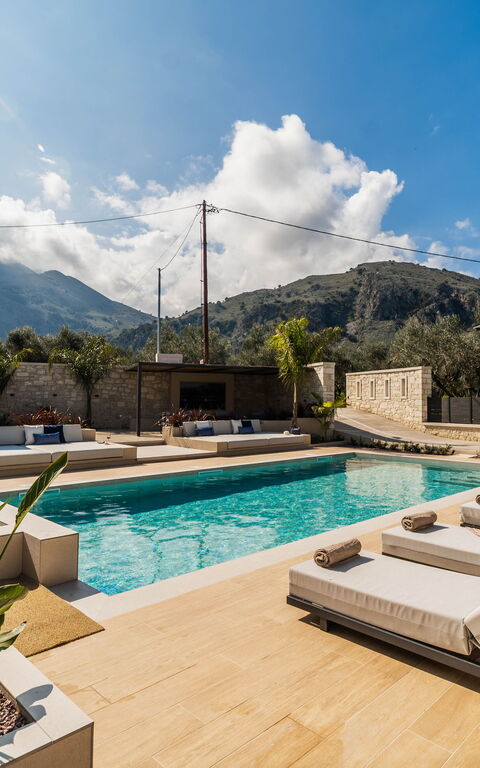 Villa Serenity: Draussen, Garten, Schwimmbad