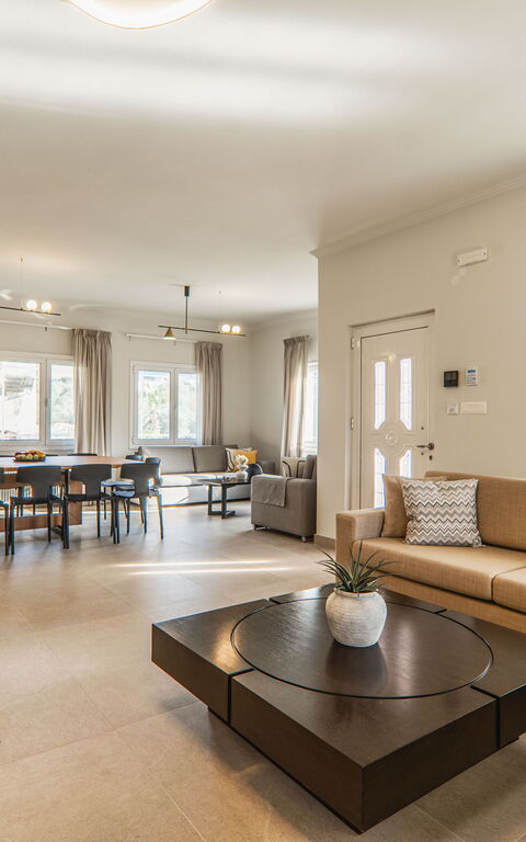 Villa Serenity: Esszimmer, Wohnzimmer