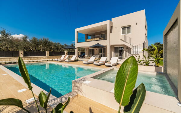 Villa Serenity: Außen, Draussen, Schwimmbad