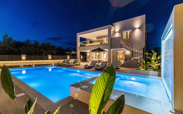 Villa Serenity: Außen, Draussen, Schwimmbad