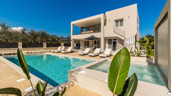 Villa Serenity: Außen, Draussen, Schwimmbad